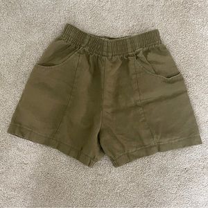 Me made Clyde shorts olive linen 4/6